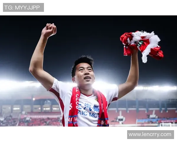 中国足球U23联赛上港队与上海队激战正酣期待精彩表现与胜利时刻